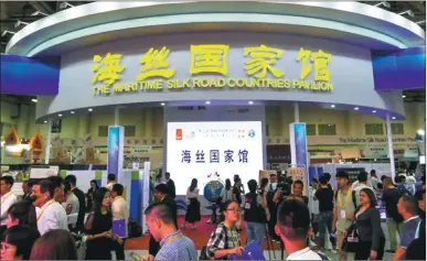  ?? PHOTOS BY XIAO DA / CHINA DAILY ?? Covering an area of 2,000 square meters and boasting 120 exhibition­s, the Maritime Silk Road Countries Pavilion at this year’s CIFIT in Xiamen, Fujian province, attracts more than 20 countries involved in the Maritime Silk Road.