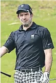  ??  ?? TIRADOR. Luis Figo habló ayer de Cristiano Ronaldo mientras jugaba golf en Madrid.