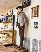  ??  ?? Visitors to the Billy the Kid Museum in Fort Sumner can get their pictures taken with this replica of the legendary outlaw.