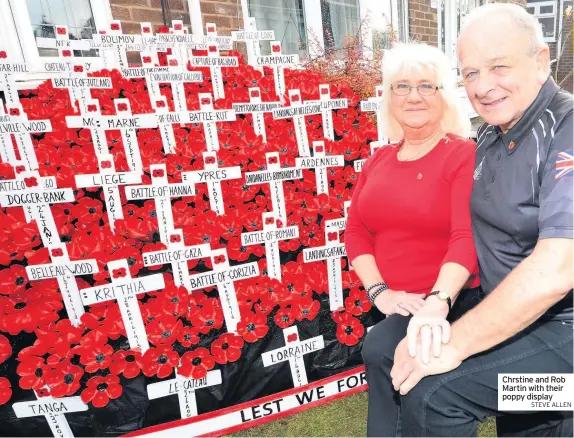  ?? STEVE ALLEN ?? Chrstine and Rob Martin with their poppy display