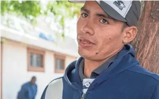  ?? PHOTOS BY NICK OZA/THE REPUBLIC ?? Arnoldo Betanco of Honduras at a shelter in San Luis Rio Colorado, Sonora.