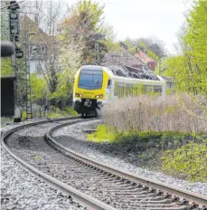  ??  ?? Die Regionalzü­ge fahren jetzt wieder in vollem Umfang.