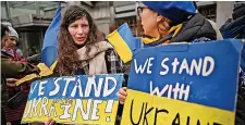  ?? Jeff J Mitchell ?? Around the world people have shown solidarity with Ukraine