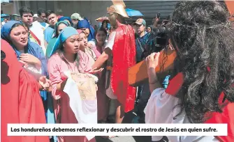  ??  ?? Los hondureños debemos reflexiona­r y descubrir el rostro de Jesús en quien sufre.