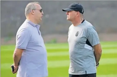  ??  ?? El presidente del club, Miguel Ángel Ramírez, junto al técnico Pepe Mel.