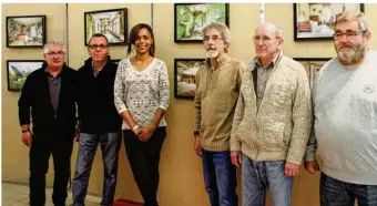  ??  ?? Les membres de Pause photo avec Marie Micallef, une invitée d’honneur dont les travaux et la technique ont bluffé les visiteurs.