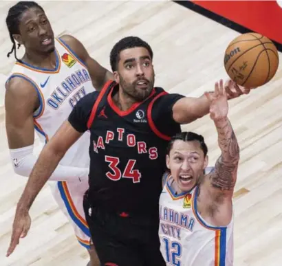  ?? © Zou Zheng/xinhua ?? Jontay Porter (midden) werd bij Toronto op non-actief gezet na verdenking­en van matchfixin­g.