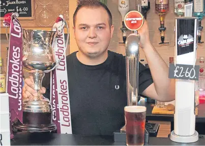  ?? Picture: Paul Smith. ?? Shotz co-owner Ryan Fleming with the title trophy and a pint of Lichtie Best.