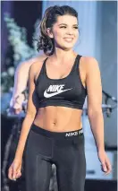  ??  ?? Fitness round Linzi stuns in the gym wear heat