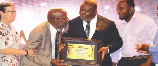  ??  ?? Mr Worthwhile Mugabe (third from left) of DSK Holdings was crowned Industrial­ist of the Year 2019 Platinum winner during the Megafest Business awards held at a Bulawayo hotel recently