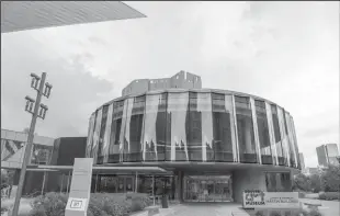  ?? REBECCA SLEZAK/DENVER POST ?? The Denver Art Museum, seen here in October 2021, has removed from its collection a Benin bronze that was plundered by the British more than a century ago.