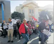  ?? Picture: ARETHA LINDEN ?? STAND-OFF: University of Fort Hare staff have gone on a protected strike after wage negotiatio­ns deadlocked