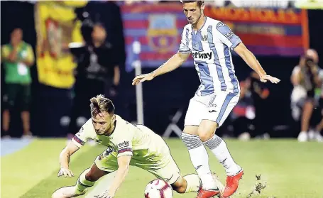  ??  ?? APFC Barcelona’s Ivan Rakitic (left) duels for the ball against Leganes’ Alexander Szymanowsk­i during a Spanish La Liga match at the Butarque stadium in Leganes, Spain, yesterday.