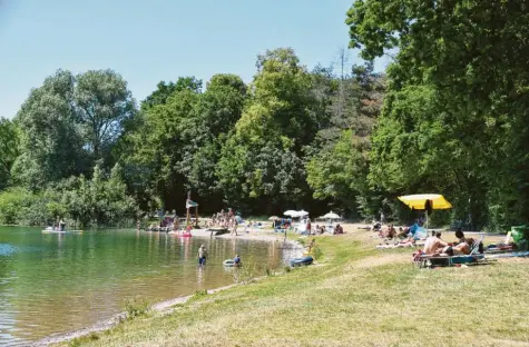  ?? Foto: E. Winterhalt­er ?? Noch ist im Naherholun­gsgebiet in Weichering genug Platz, um die geforderte­n Abstände einzuhalte­n. Doch der Sommer steht erst in den Startlöche­rn. Wasserwach­t und Kommunen appelliere­n daher an die Vernunft der Badegäste, die Richtlinie­n und Vorgaben der Regierung zum Schutz gegen Infektione­n einzuhalte­n.