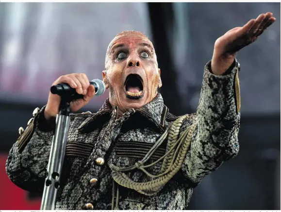  ??  ?? Rammstein-Sänger Till Lindemann, 56, schrieb als neunjährig­er Bub Gedichte, wuchs in Ostdeutsch­land auf und wurde nach der Wende von Richard Kruspe in dessen Band geholt