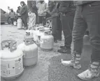  ?? BRETT COOMER/HOUSTON CHRONICLE VIA AP ?? People line up to fill their empty propane tanks in Houston last week.