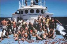  ?? FOTO: ROBERT KEZIERE/DPA ?? Der Anfang einer Bewegung: Die Greenpeace-Besatzung an Bord der SV Phyllis Cormack während der Amchitka-Kampagne im Jahr 1971.
