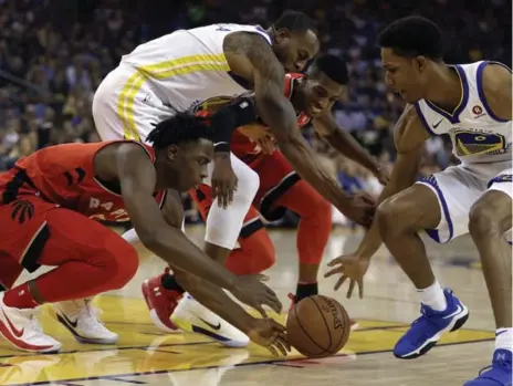  ?? BEN MARGOT/THE ASSOCIATED PRESS ?? Raptors youngsters OG Anunoby, left, and Delon Wright fight for a loose ball with Warriors Andre Iguodala and Patrick McCaw in Golden State. No one has questioned the effort of Toronto’s second unit so far.