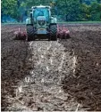  ?? Foto: Jens Büttner, dpa ?? Jeder siebte Arbeitspla­tz in Bayern hängt mit der Land oder Forstwirts­chaft zu sammen.