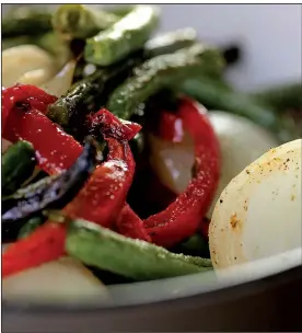  ?? Food styling/KELLY BRANT Arkansas Democrat-Gazette/JOHN SYKES JR. ?? Simple and Easy Roasted Green Beans and Red Bell Pepper