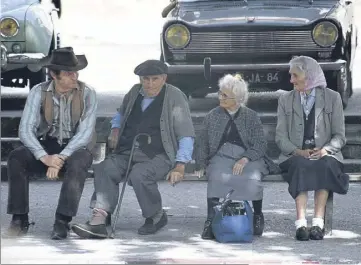  ??  ?? « Eddy Mitchell passait ses vacances dans un village western, quelque part au-dessus de Marseille. L’endroit était plein de Français qui vivaient comme des cow-boys pendant un mois. »