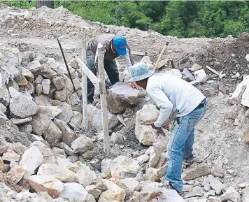  ?? FOTO: EL HERALDO ?? Más de 2.2 millones de hondureños tienen problemas de empleo, la mayoría están subemplead­os al no recibir una remuneraci­ón acorde con las horas trabajadas.