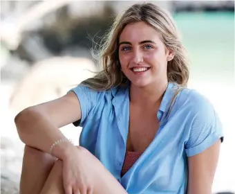  ?? Foto: M-Net ?? Katinka Oosthuizen (19), Mosselbaai­er in murg en been het geskiedeni­s gemaak. Sy is die jongste deelnemer aan Survivor SA sedert die begin van dié gewilde realiteits­televisier­eeks.