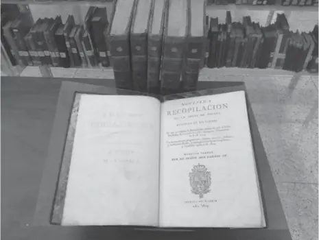  ??  ?? Novísima recopilaci­ón de las Leyes de españa, de 1805 de la Universida­d Nacional de Loja.