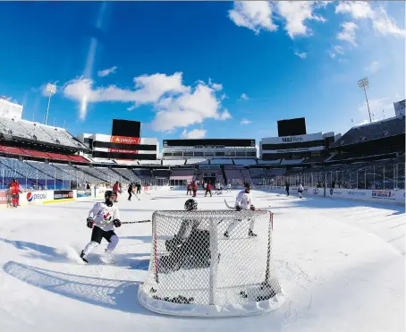  ?? MARK BLINCH/THE CANADIAN PRESS ?? Team Canada players participat­e in an outdoor practice at New Era Field in Orchard Park, N.Y., on Thursday.