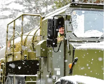  ?? Foto: Soeren Stache, dpa ?? Das nette Gesicht sollte nicht über den Charakter des Nato-Manövers „Defender Europe 2020“hinwegtäus­chen. Die Übung ist ein klares Signal an den russischen Präsidente­n Wladimir Putin.