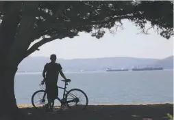  ??  ?? Haseeb Naweed of Alameda stops in the shade at rown Memorial State Beach. Temperatur­es may hit the mid-80s in San Francisco Wednesday.