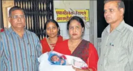  ?? HT PHOTO ?? Child welfare committee chairperso­n Saroj Lohiya with the newborn, in Bharatpur on Saturday.