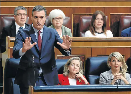  ?? JAVIER LIZÓN/EFE ?? El presidente del Gobierno, Pedro Sánchez, durante su intervenci­ón ayer en la sesión de control al Gobierno en el Congreso.