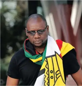  ?? Picture: REUTERS ?? FLYING THE FLAG: Zimbabwean Pastor Evan Mawarire.