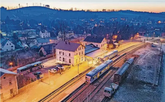  ?? ?? In Mulda ist die Eisenbahnw­elt in Ordnung. Von hier aus wird der Zugverkehr zwischen Freiberg und Holzhau geleitet – und auf zwei Strecken in Rheinland-pfalz.