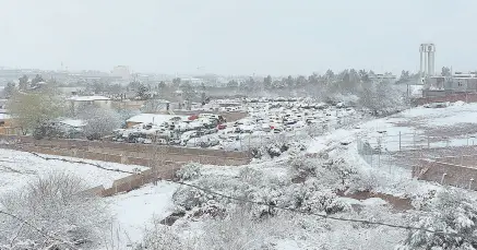  ?? ?? l La nevada que cayó ayer en Nogales fue generaliza­da en toda la ciudad, aunque mayormente en las partes más altas.