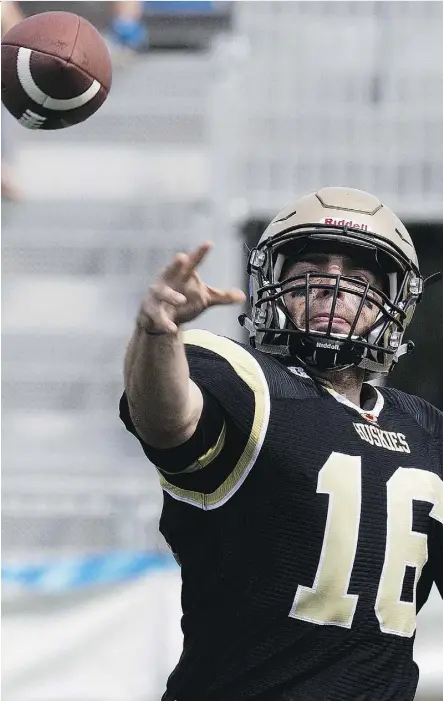  ?? DAVID BLOOM ?? With an 0-3 record, the University of Alberta Golden Bears are making a quarterbac­k switch to third-year Brad Launhardt for their game against the University of Manitoba Bisons Friday.