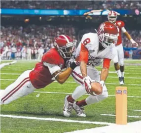  ?? Streeter Lecka, Getty Images ?? Oklahoma, which faces Georgia of the Southeaste­rn Conference in Monday’s Rose Bowl national semifinal, has defeated SEC powers before — including Alabama in the 2014 Sugar Bowl, above.