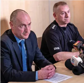  ?? ?? Update Detective Chief Inspector Martin Macdougall and Chief Inspector Greg Burns face the press. Pictures by staff photograph­er Richard Wilkins