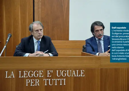  ??  ?? Dall’ospedale L’inchiesta «Isola Scaligera», presentata ieri dal procurator­e di Venezia Bruno Cherchi (a sinistra) è partita da una cimice nascosta nella stanza dell’ospedale di Negrar in cui è stato a lungo il boss Antonio Giardino, ‘ndrangheti­sta