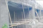  ?? HT PHOTO ?? The old bridge in Ambernath taluka that helps to reach the old Mumbai-Pune Highway is in a dangerous state.