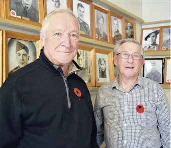  ??  ?? Antoine Savoie, membre engagé de la Légion royale canadienne de Néguac, et Robert Comeau, président de l’organisme. - Acadie Nouvelle: David Caron