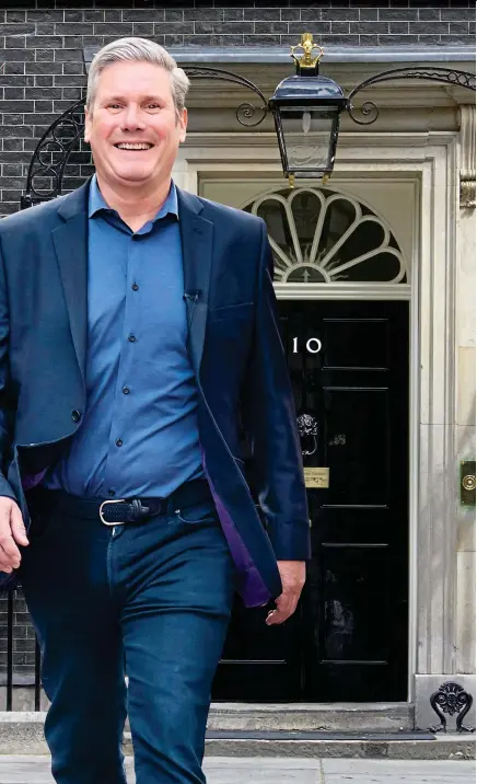  ?? ?? Knock knock: Sir Keir Starmer hopes to walk in to No 10 Downing Street