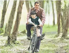  ??  ?? Salman with his little friend Martin Ray Tangu in a scene from ‘Tubelight’, which releases on June 23.