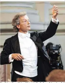  ??  ?? Stardirige­nt Franz Welser-Möst steht für die Oper „Salome“am Pult