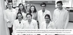  ?? Foto: Especial ?? La doctora Gabriela Olmedo (de naranja) con varios estudiante­s del Centro de Investigac­ión y Estudios Avanzados del IPN (Cinvestav) Irapuato. /