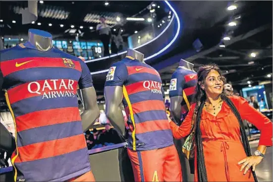  ?? LUIS TATO ?? La camiseta del Barça, con el logo de Qatar Airways, seguirá en venta en la Botiga como mínimo hasta junio del 2016