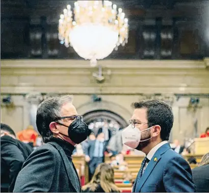  ?? ENRIC FONTCUBERT­A / EFE ?? El cap d’ERC al Parlament, Josep Maria Jové, i el vicepresid­ent del Govern, Pere Aragonès, ahir