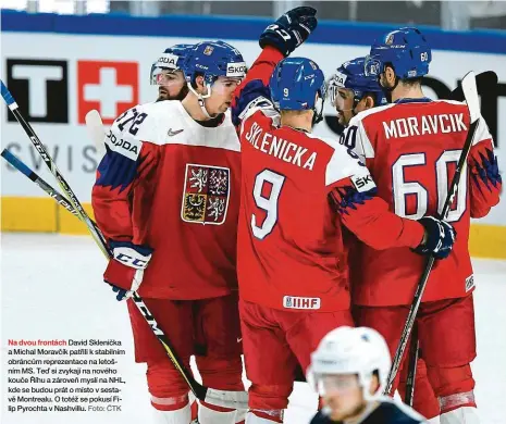  ?? Foto: ČTK ?? Na dvou frontách David Sklenička a Michal Moravčík patřili k stabilním obráncům reprezenta­ce na letošním MS. Teď si zvykají na nového kouče Říhu a zároveň myslí na NHL, kde se budou prát o místo v sestavě Montrealu. O totéž se pokusí Filip Pyrochta v Nashvillu.