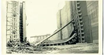  ?? BILL STEVENS/SPECIAL TO POSTMEDIA NEWS ?? A veiw of the aftermath of the Lock 6 Gate Collapse, August 1, 1928.